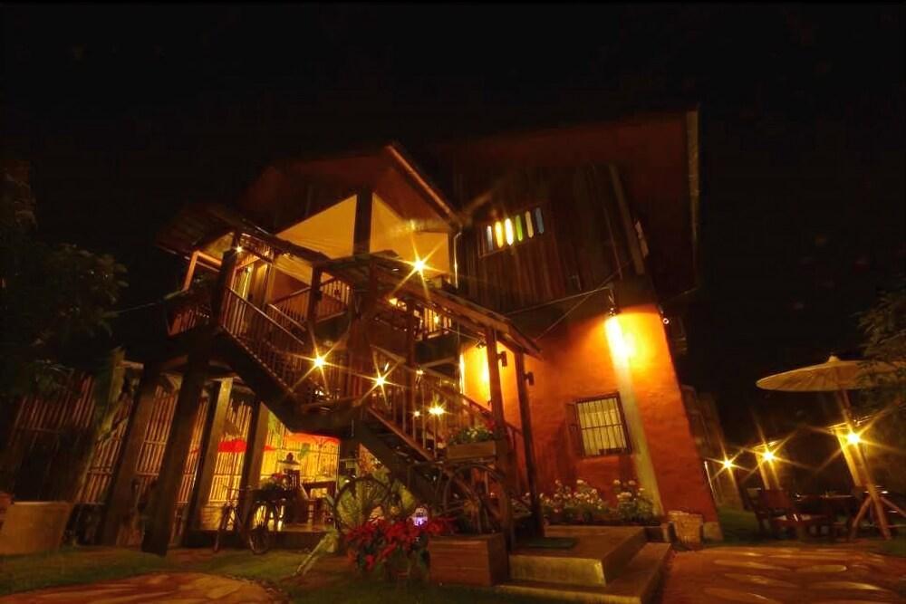 เฮือนดิน กลิ่นไม้ บูทิค โฮเต็ล Hotel เชียงใหม่ ภายนอก รูปภาพ