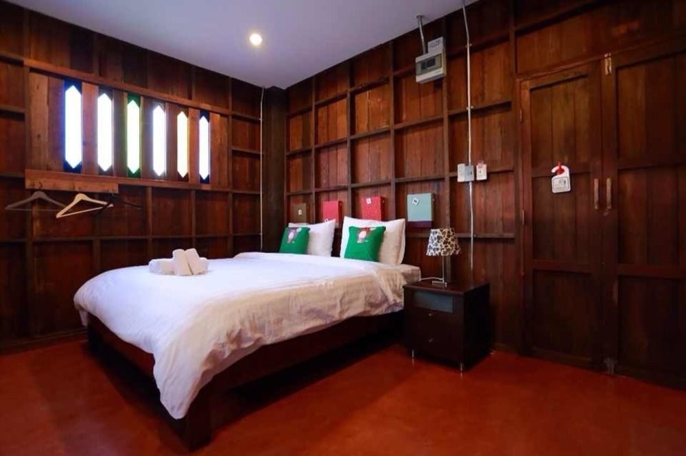 เฮือนดิน กลิ่นไม้ บูทิค โฮเต็ล Hotel เชียงใหม่ ภายนอก รูปภาพ