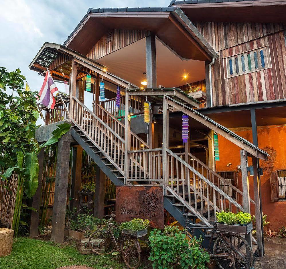 เฮือนดิน กลิ่นไม้ บูทิค โฮเต็ล Hotel เชียงใหม่ ภายนอก รูปภาพ