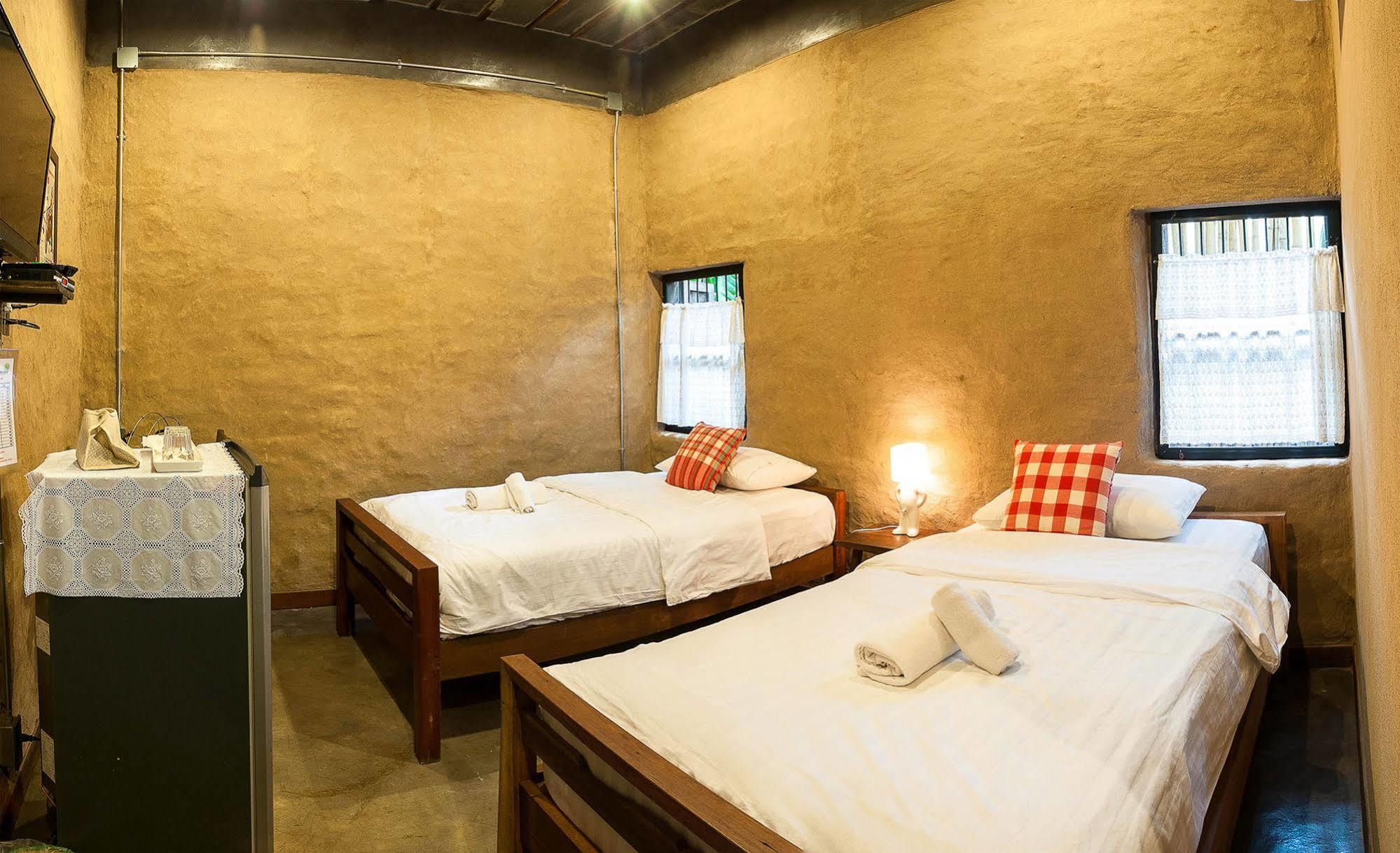 เฮือนดิน กลิ่นไม้ บูทิค โฮเต็ล Hotel เชียงใหม่ ภายนอก รูปภาพ