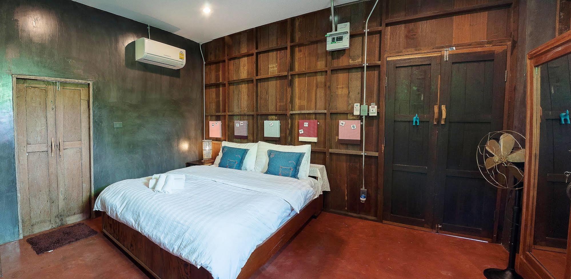 เฮือนดิน กลิ่นไม้ บูทิค โฮเต็ล Hotel เชียงใหม่ ภายนอก รูปภาพ