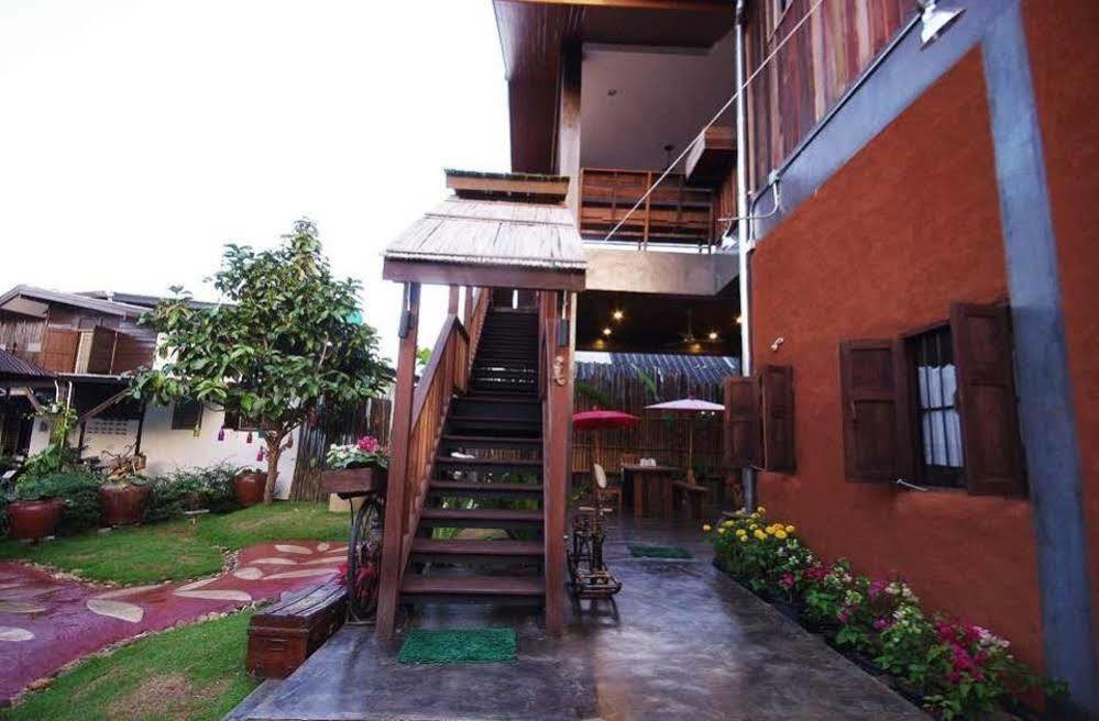เฮือนดิน กลิ่นไม้ บูทิค โฮเต็ล Hotel เชียงใหม่ ภายนอก รูปภาพ